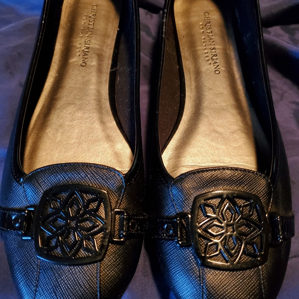 Women's black flats